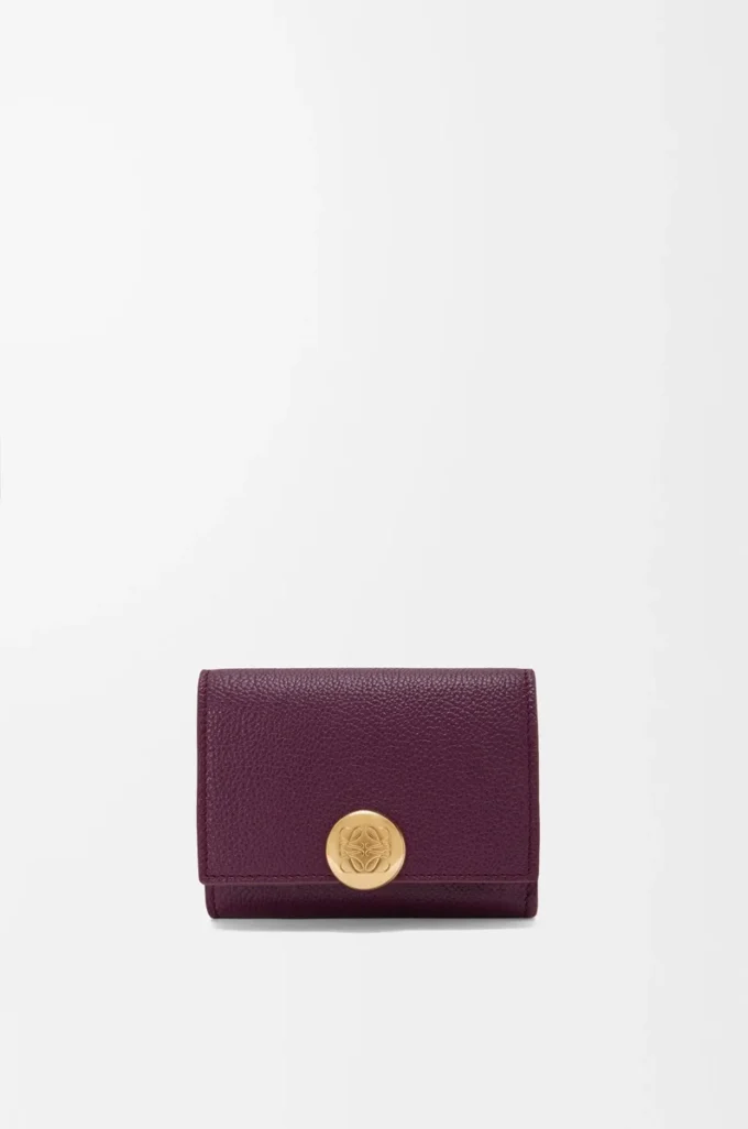 Pebble trifold wallet in pebble grain calfskin Plum Pebble trifold wallet in pebble grain calfskin Plum