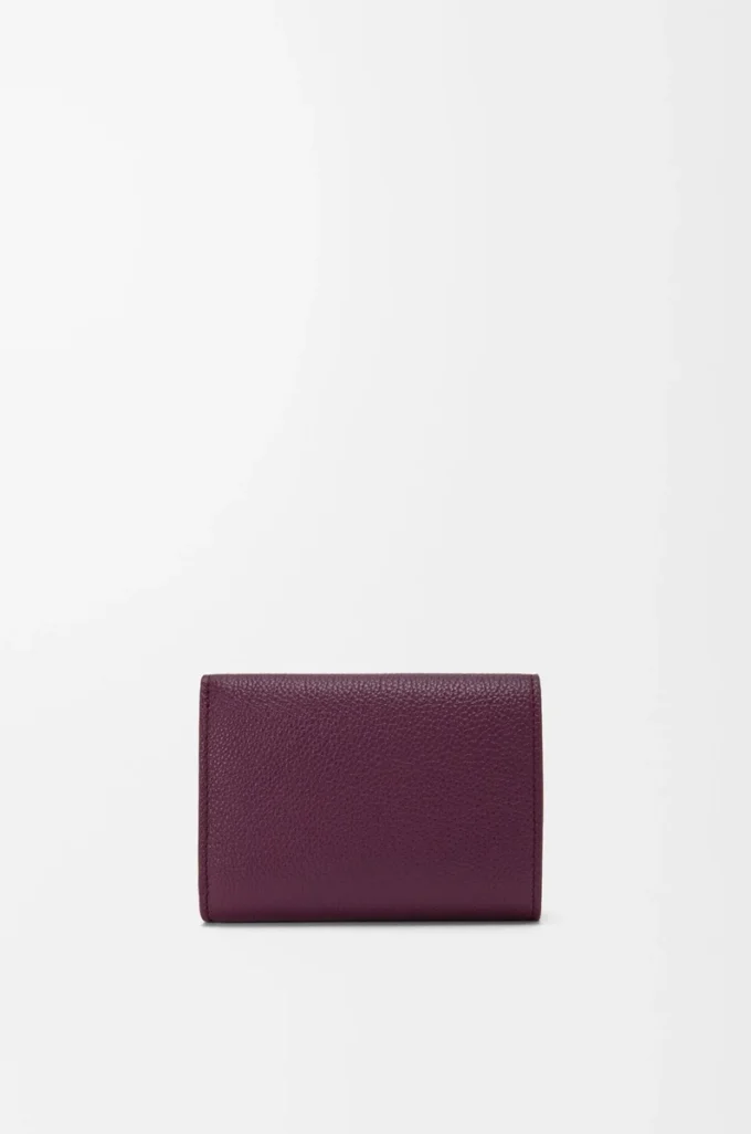 Pebble trifold wallet in pebble grain calfskin Plum Pebble trifold wallet in pebble grain calfskin Plum