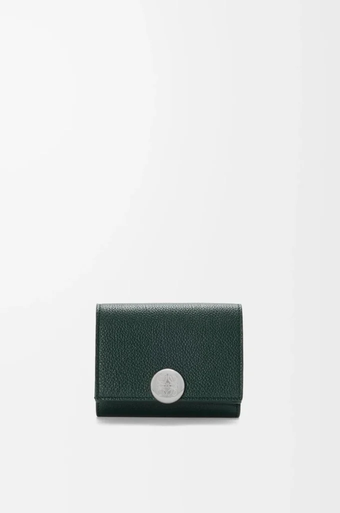 Pebble trifold wallet in pebble grain calfskin Sherwood Pebble trifold wallet in pebble grain calfskin Sherwood