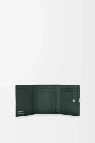 Pebble trifold wallet in pebble grain calfskin Sherwood