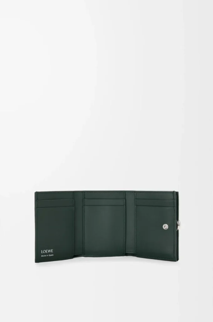 Pebble trifold wallet in pebble grain calfskin Sherwood Pebble trifold wallet in pebble grain calfskin Sherwood