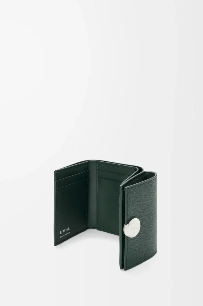 Pebble trifold wallet in pebble grain calfskin Sherwood Pebble trifold wallet in pebble grain calfskin Sherwood