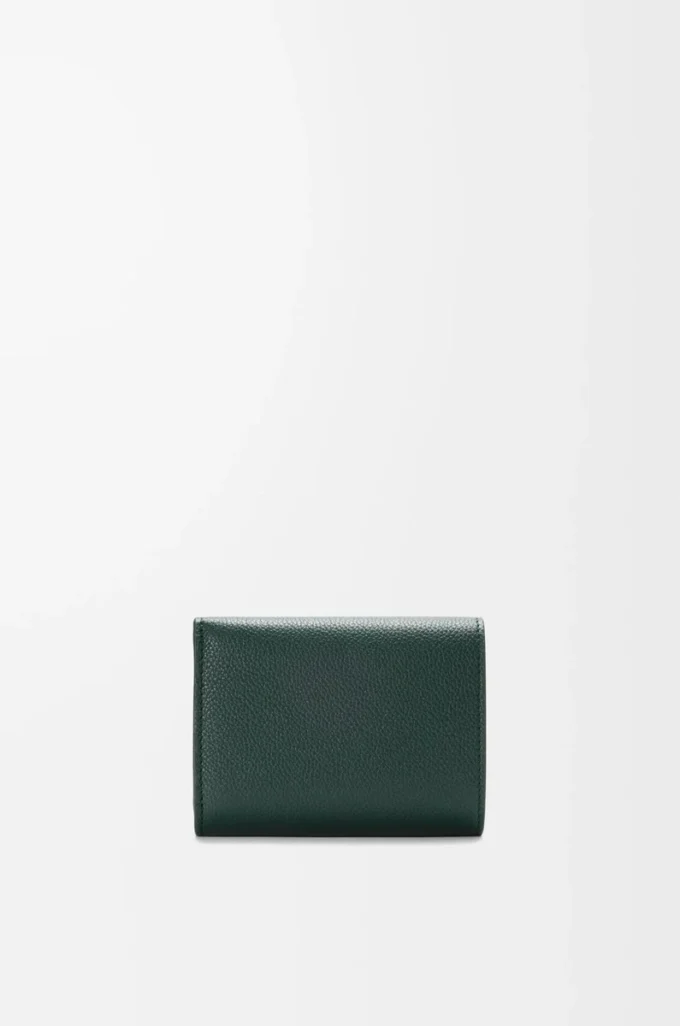 Pebble trifold wallet in pebble grain calfskin Sherwood Pebble trifold wallet in pebble grain calfskin Sherwood