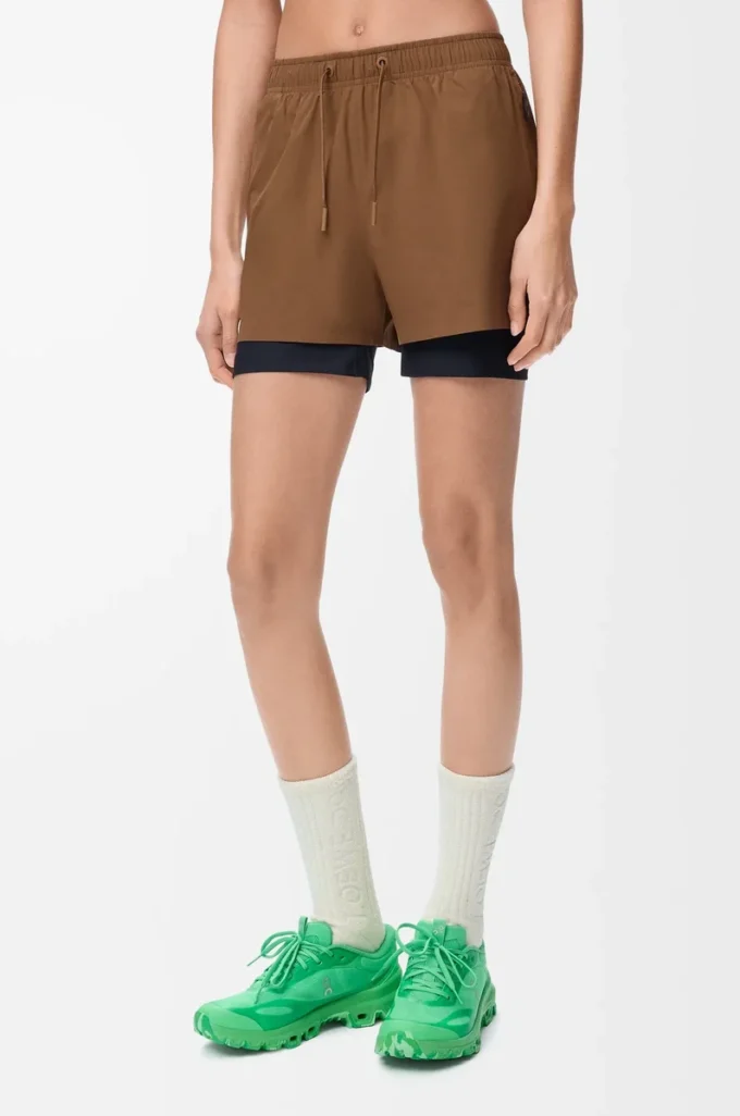 Performance shorts in technical shell Toffee Performance shorts in technical shell Toffee