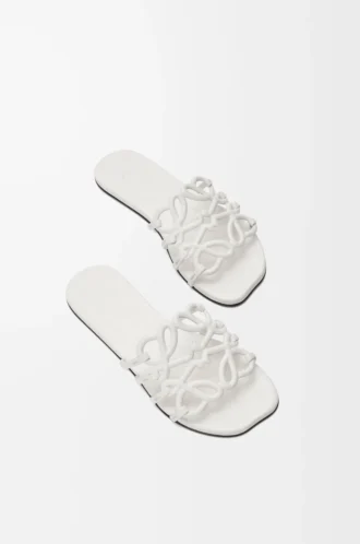 Petal Anagram slide in soft calfskin Anthurium White