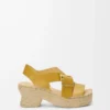 Petal espadrille platform sandal in vegetable-tanned calfskin Ochre