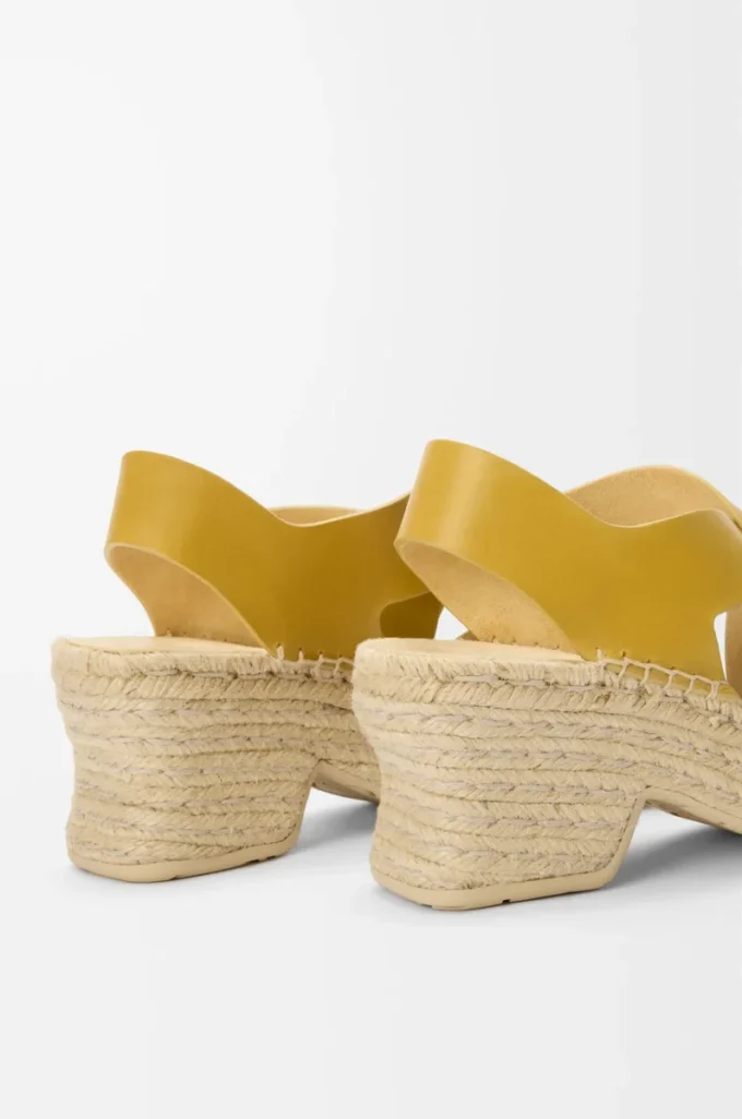 Petal espadrille platform sandal in vegetable-tanned calfskin Ochre