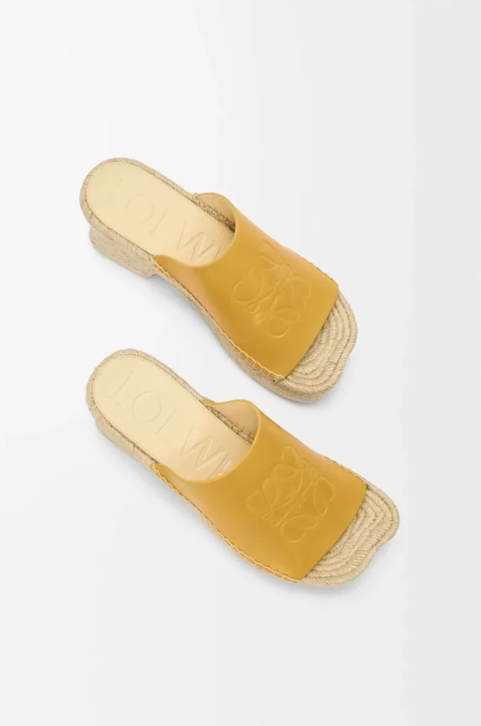 Petal espadrille platform slide in vegetable-tanned calfskin Ochre
