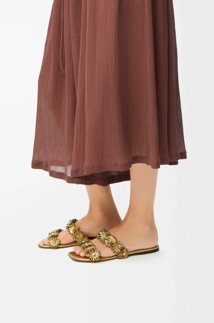 Petal Flower sandal in calfskin and crystals Gold