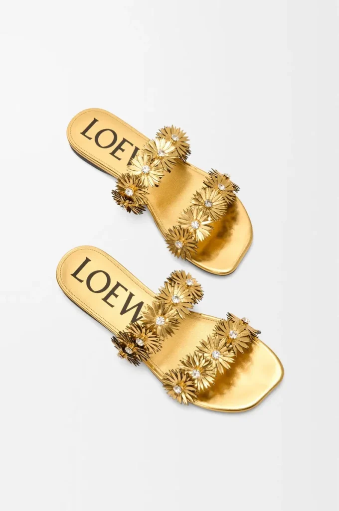Petal Flower sandal in calfskin and crystals Gold