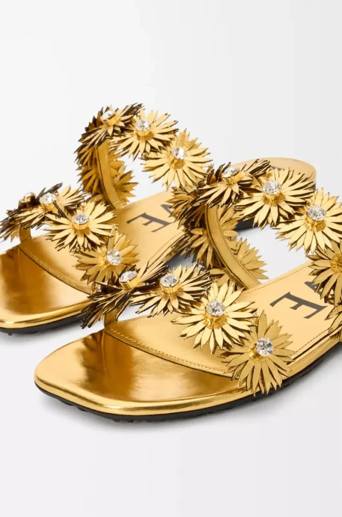 Petal Flower sandal in calfskin and crystals Gold