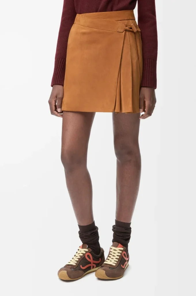 Pleated mini skirt in suede lambskin Toffee Pleated mini skirt in suede lambskin Toffee