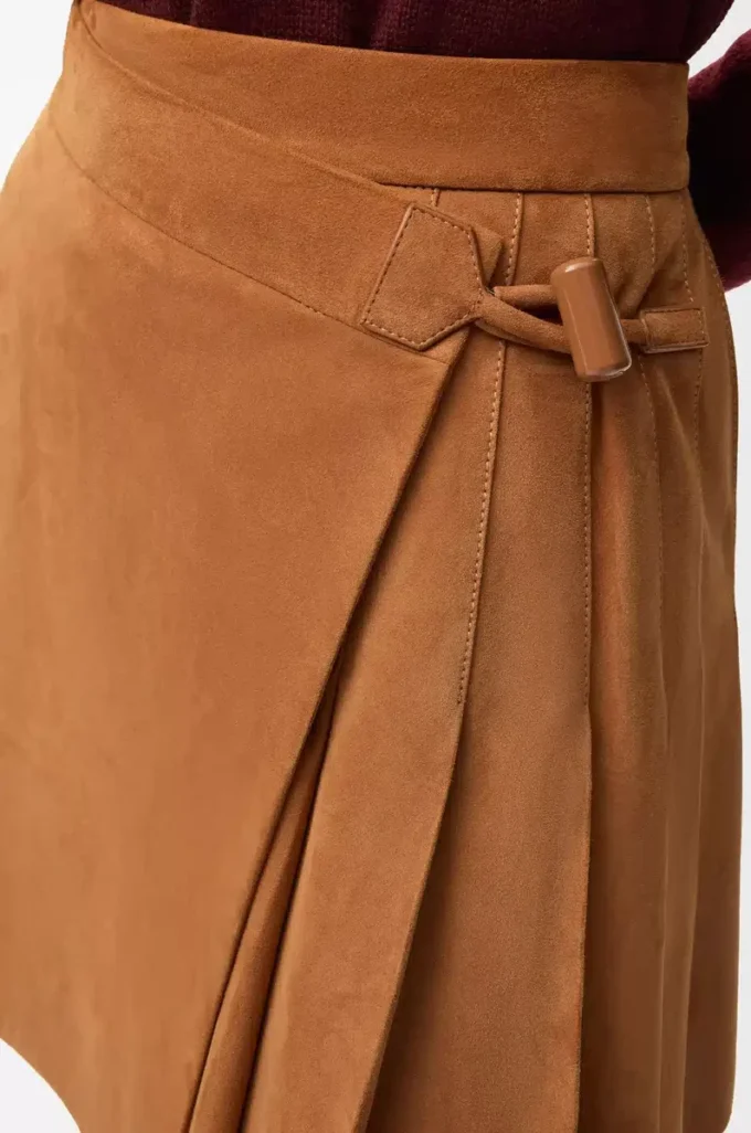 Pleated mini skirt in suede lambskin Toffee Pleated mini skirt in suede lambskin Toffee