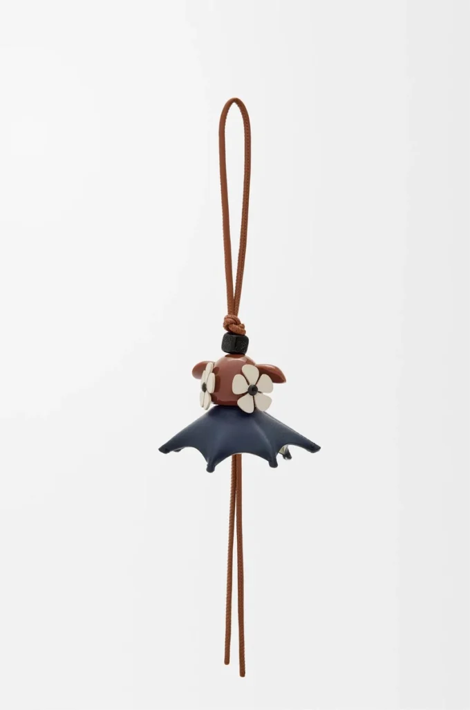 Plumeria Puzz charm Tan/Black Plumeria Puzz charm Tan/Black