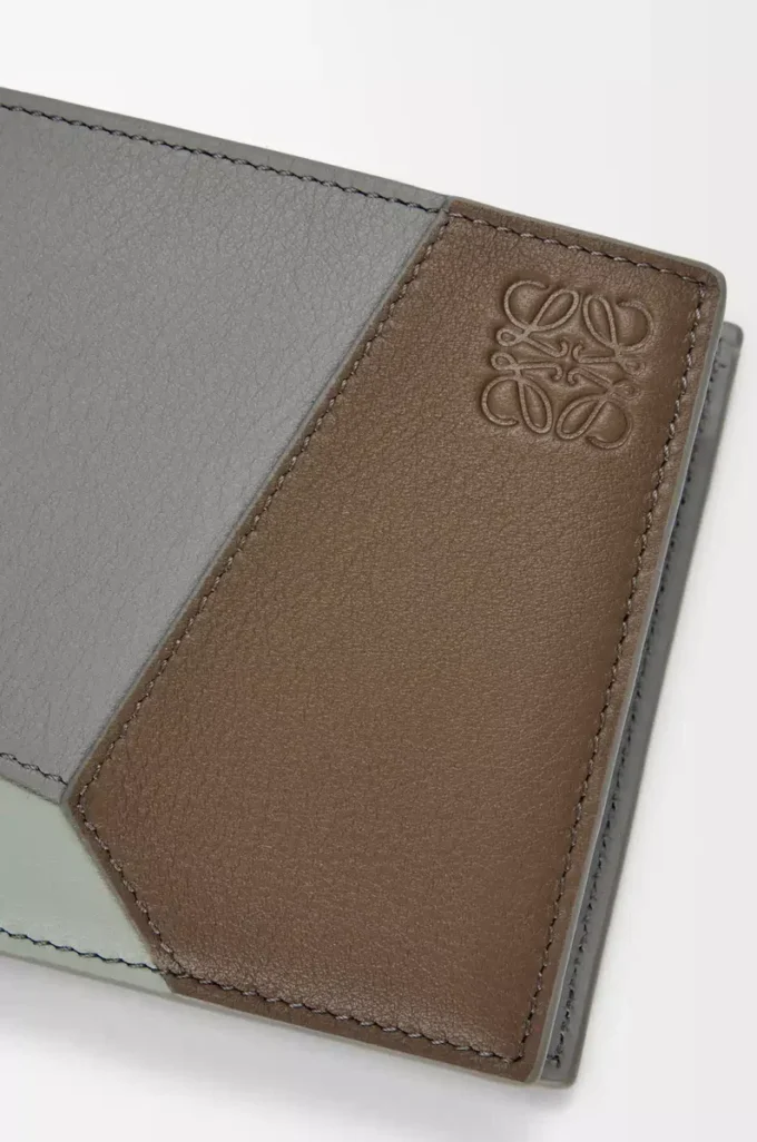 Puzzle bifold coin wallet in classic calfskin Winter Brown/Ash Grey