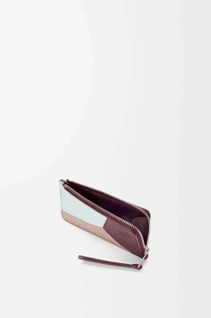Puzzle coin cardholder in classic calfskin Frozen/Dark Burgundy Puzzle coin cardholder in classic calfskin Frozen/Dark Burgundy