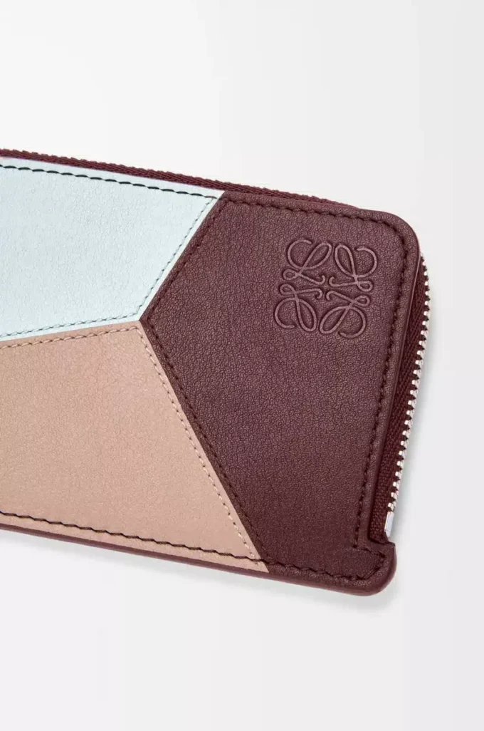 Puzzle coin cardholder in classic calfskin Frozen/Dark Burgundy Puzzle coin cardholder in classic calfskin Frozen/Dark Burgundy