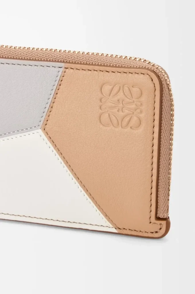Puzzle coin cardholder in classic calfskin Ghost/Silky Beige Puzzle coin cardholder in classic calfskin Ghost/Silky Beige
