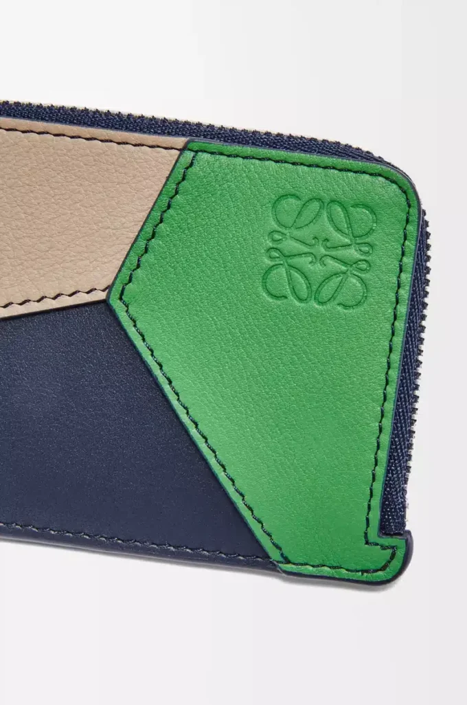 Puzzle coin cardholder in classic calfskin Sand/Tropical Green Puzzle coin cardholder in classic calfskin Sand/Tropical Green