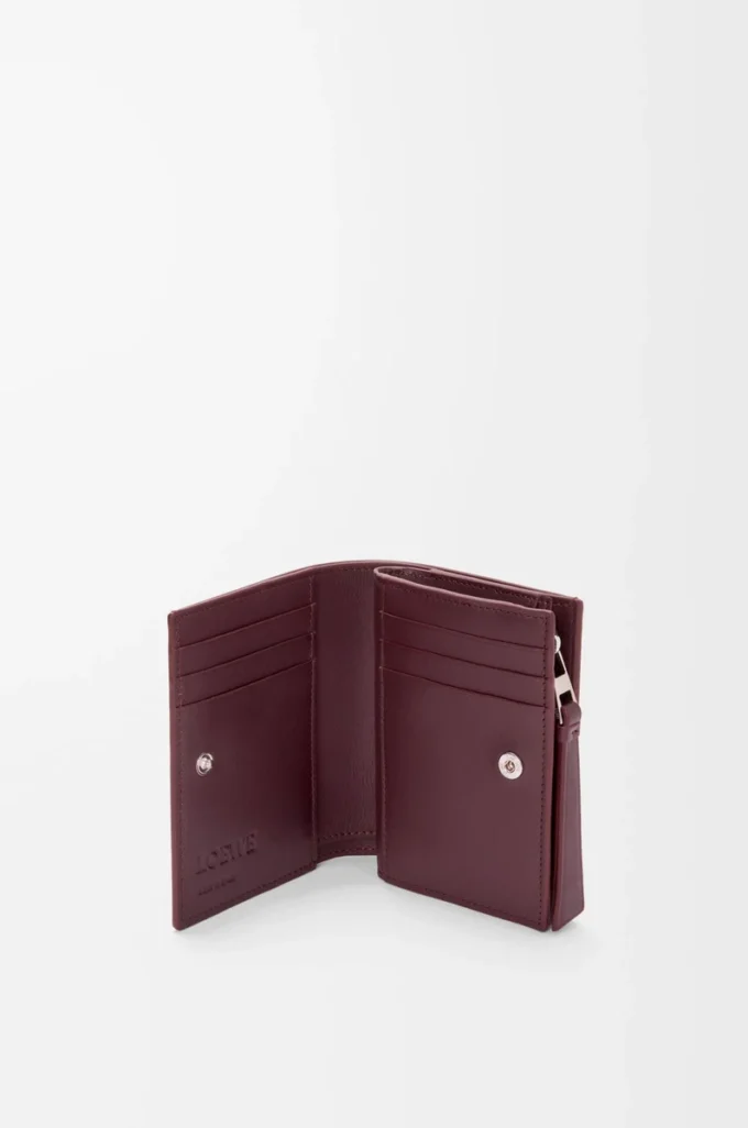 Puzzle compact wallet in classic calfskin Frozen/Dark Burgundy Puzzle compact wallet in classic calfskin Frozen/Dark Burgundy