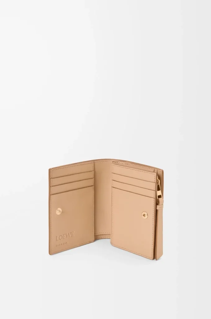 Puzzle compact wallet in classic calfskin Ghost/Silky Beige Puzzle compact wallet in classic calfskin Ghost/Silky Beige