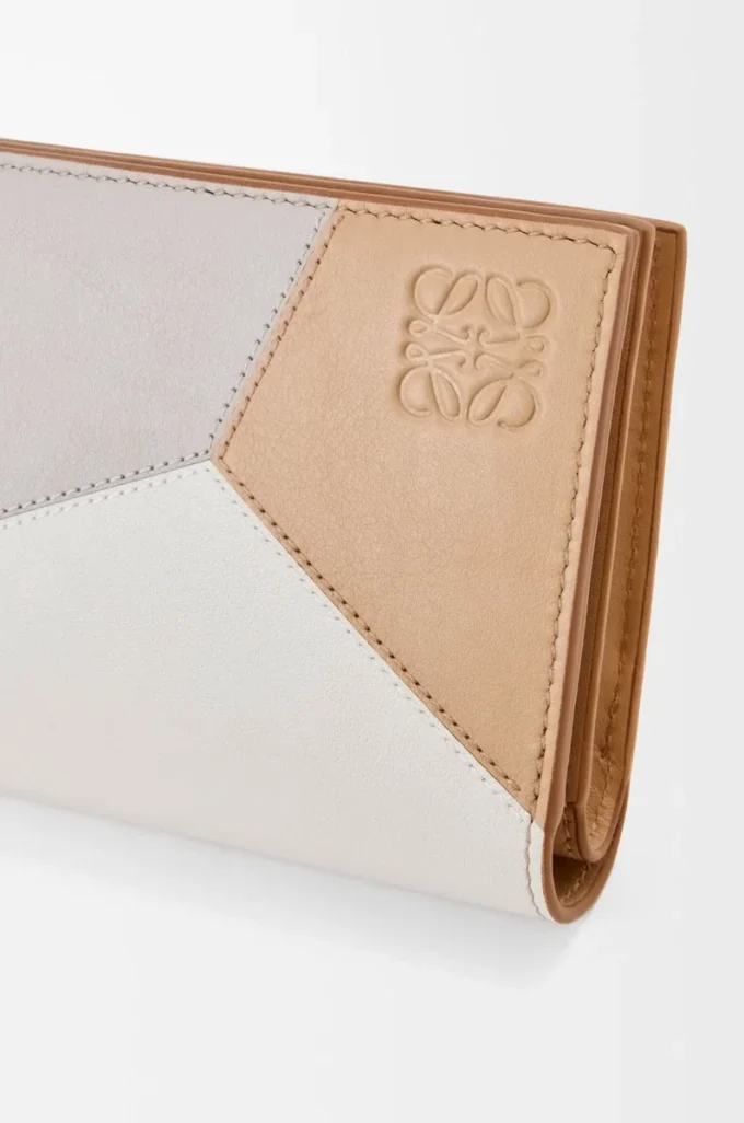 Puzzle compact wallet in classic calfskin Ghost/Silky Beige Puzzle compact wallet in classic calfskin Ghost/Silky Beige