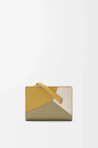 Puzzle compact wallet in classic calfskin Ginger/Sea Salt