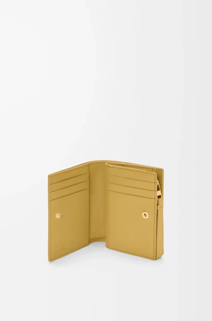 Puzzle compact wallet in classic calfskin Ginger/Sea Salt Puzzle compact wallet in classic calfskin Ginger/Sea Salt