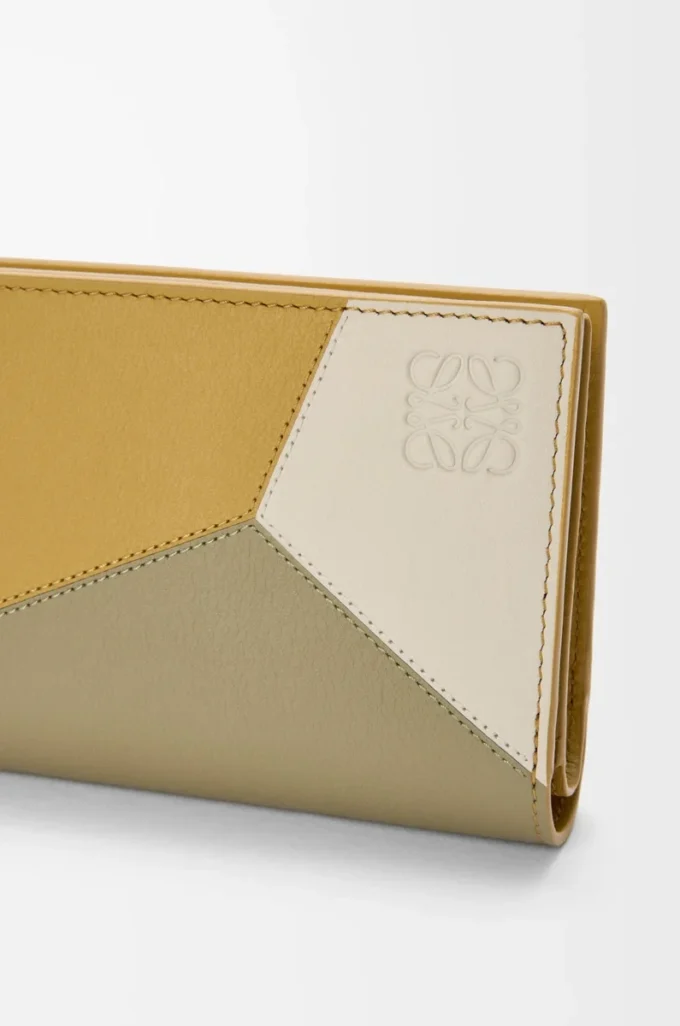 Puzzle compact wallet in classic calfskin Ginger/Sea Salt Puzzle compact wallet in classic calfskin Ginger/Sea Salt