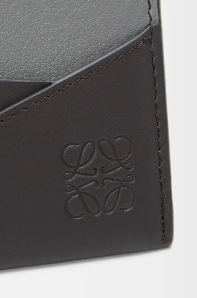 Puzzle plain cardholder in classic calfskin Asphalt Grey/Storm Blue Puzzle plain cardholder in classic calfskin Asphalt Grey/Storm Blue