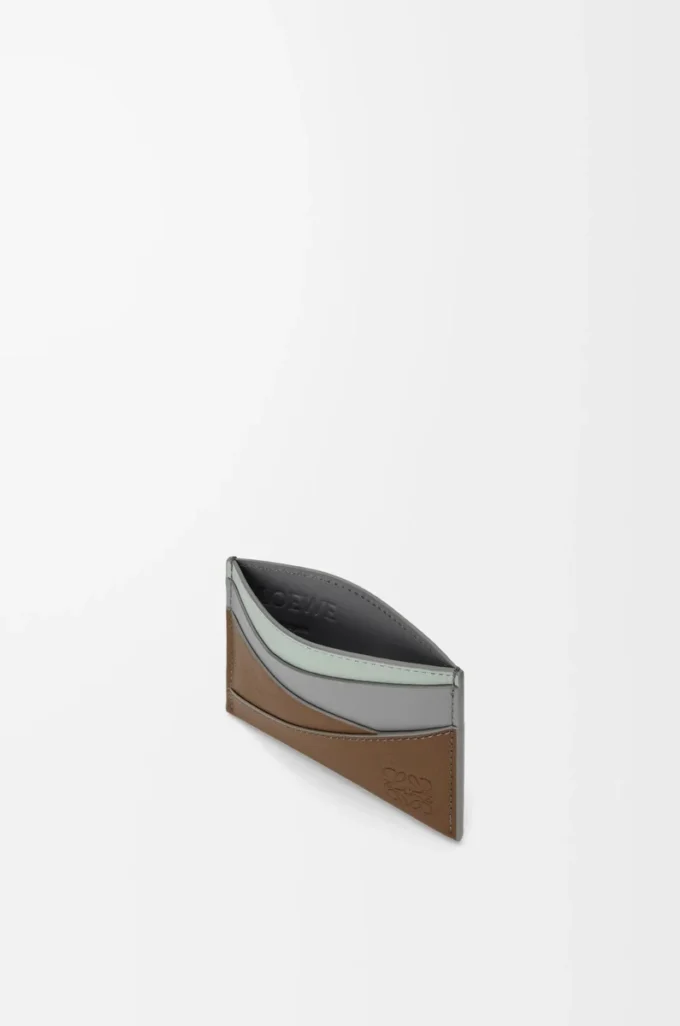 Puzzle plain cardholder in classic calfskin Winter Brown/Ash Grey Puzzle plain cardholder in classic calfskin Winter Brown/Ash Grey