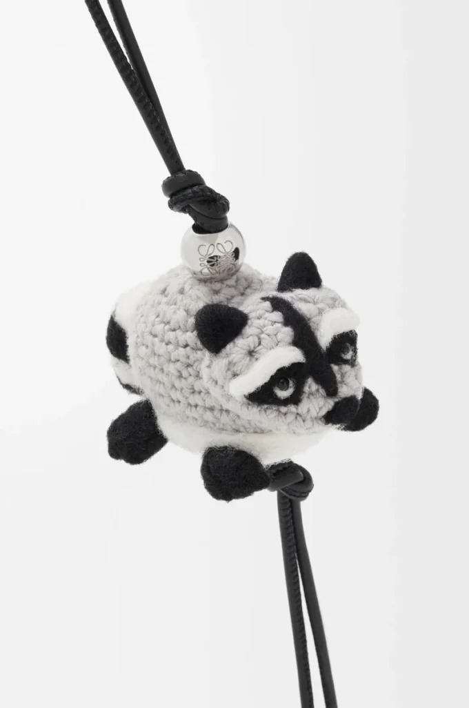 Raccoon charm in felt Grey Raccoon charm in felt Grey