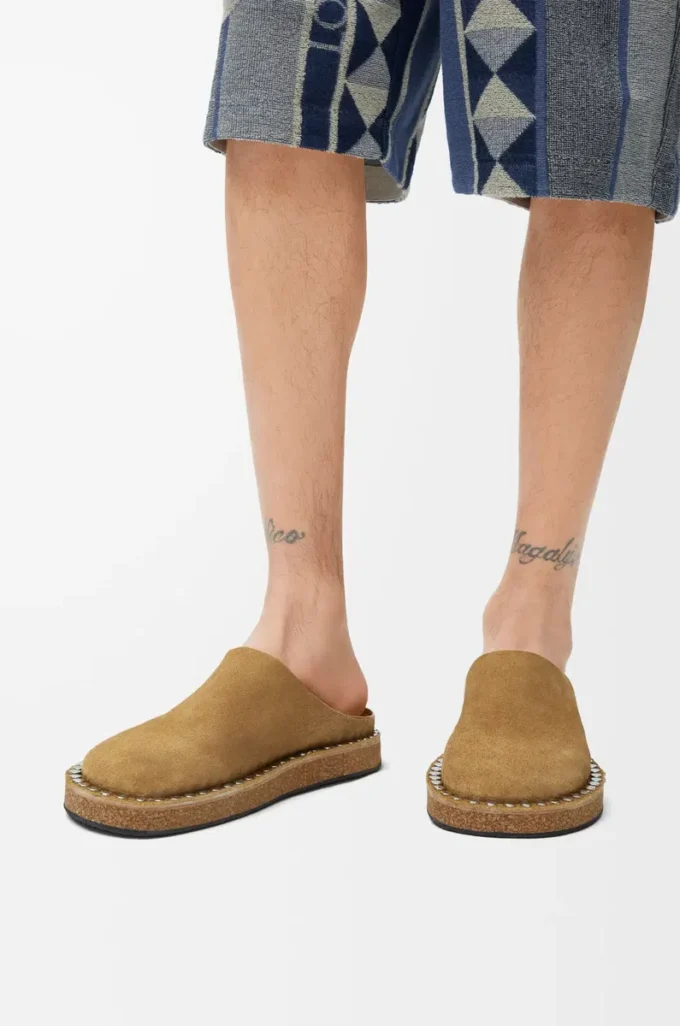 Rivet mule in calfskin suede Medium Tabacco