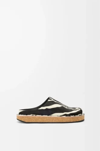 Rivet mule in hairy calfskin Black/White