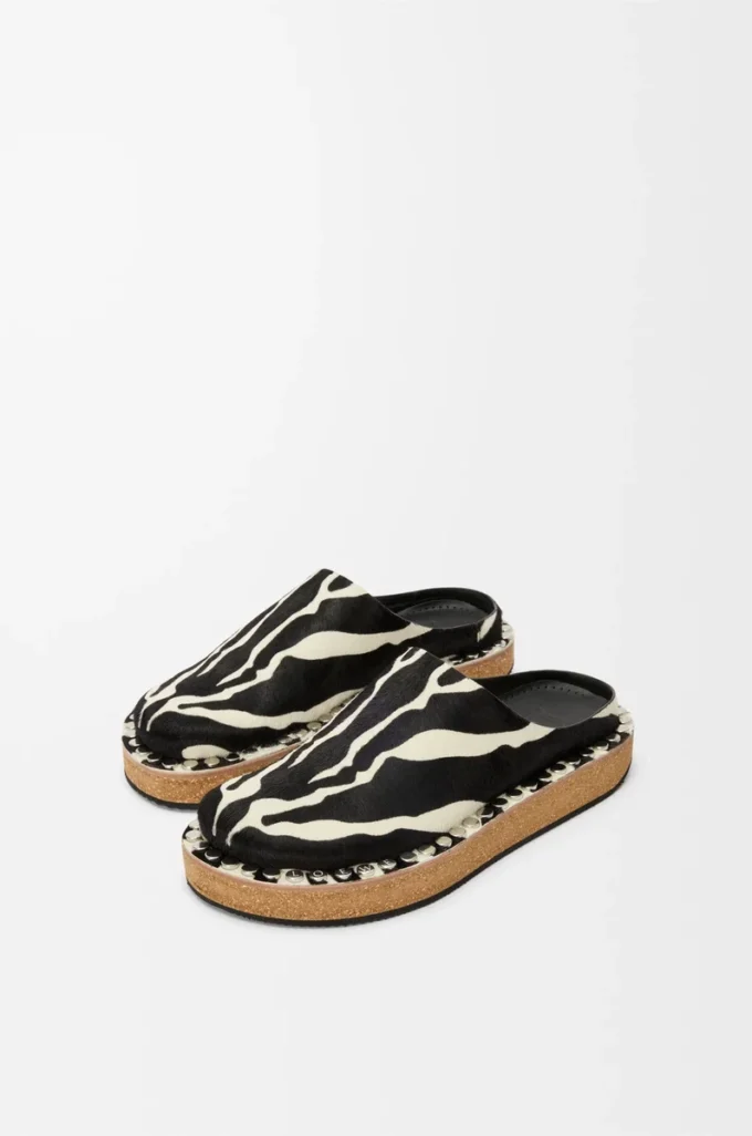 Rivet mule in hairy calfskin Black/White