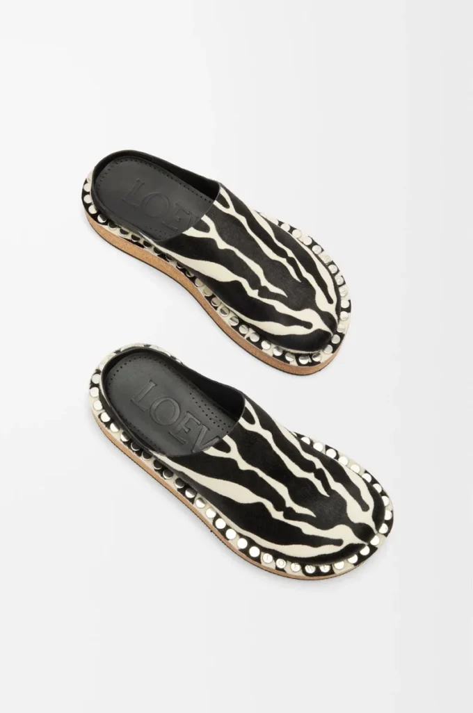 Rivet mule in hairy calfskin Black/White