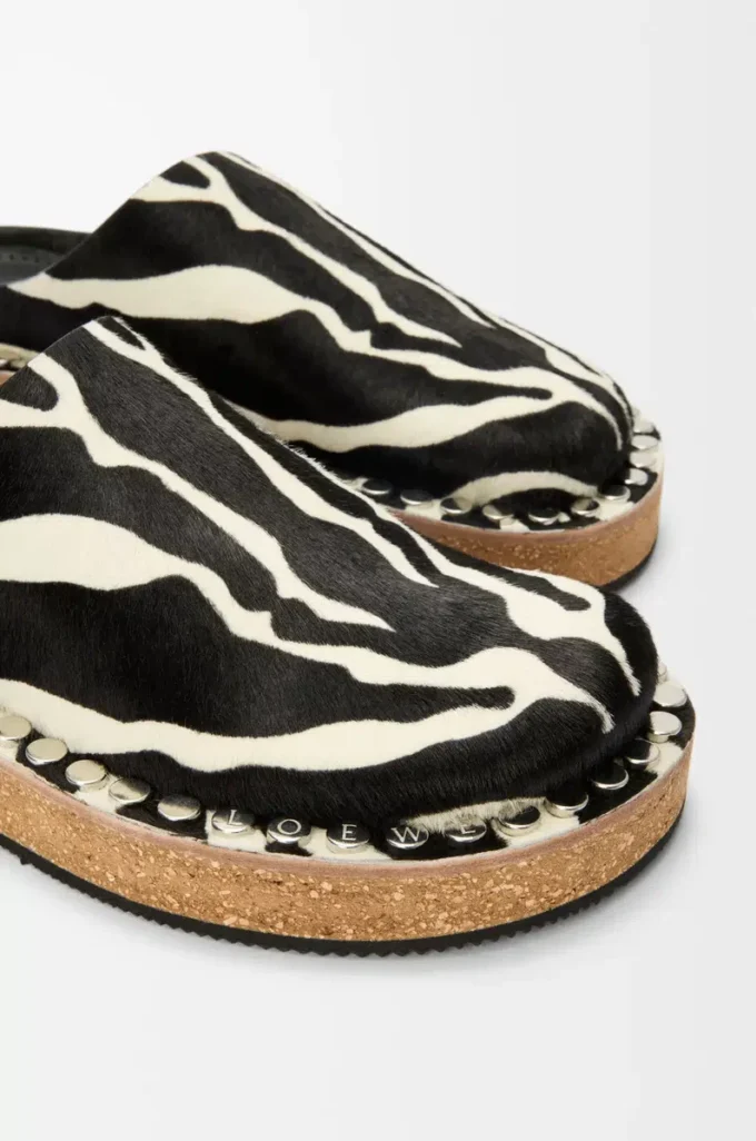 Rivet mule in hairy calfskin Black/White