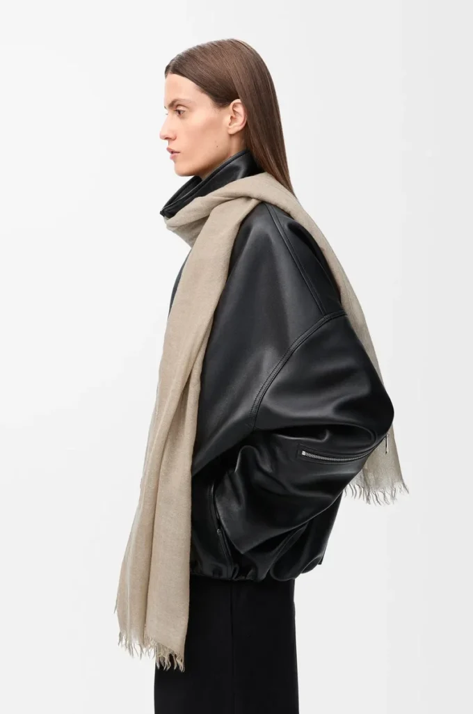 Scarf in cashmere Beige Scarf in cashmere Beige