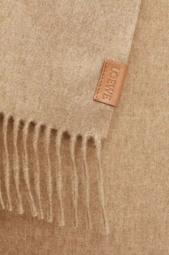 Scarf in cashmere Beige Scarf in cashmere Beige