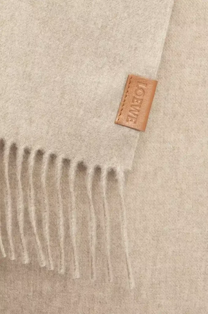 Scarf in cashmere Light Beige Scarf in cashmere Light Beige