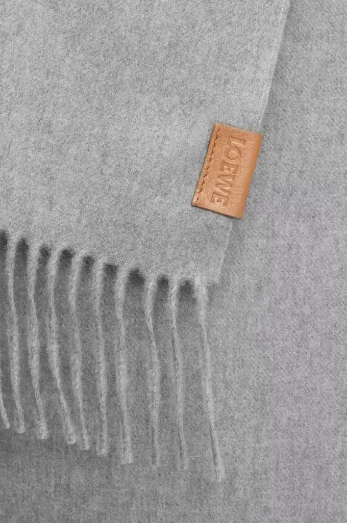 Scarf in cashmere Light Grey Scarf in cashmere Light Grey