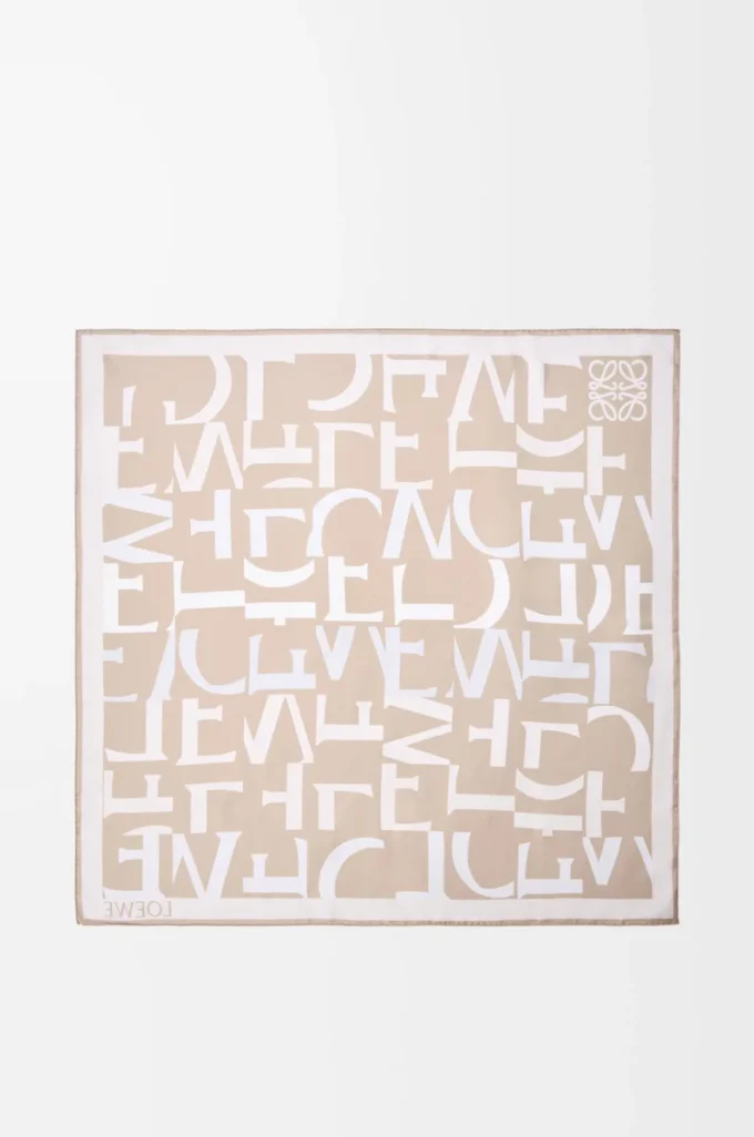 Scarf in silk Light Beige/Beige Scarf in silk Light Beige/Beige