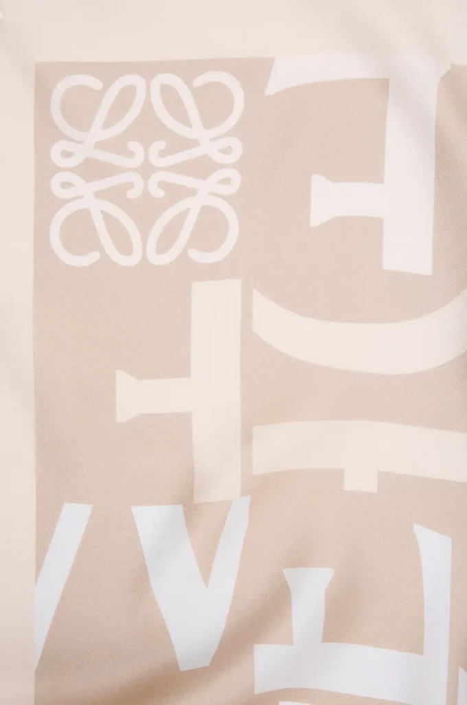 Scarf in silk Light Beige/Beige Scarf in silk Light Beige/Beige