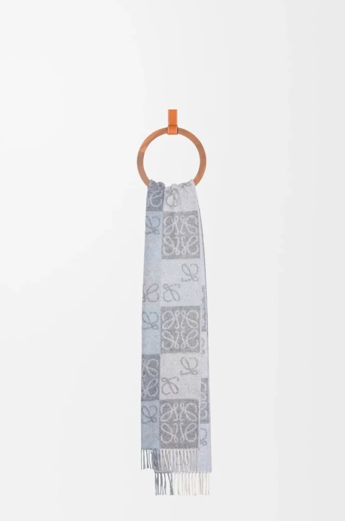 Scarf in wool and cashmere Blue/White Scarf in wool and cashmere Blue/White