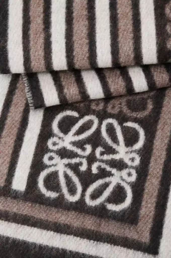 Scarf in wool and cashmere Dark Coffee Scarf in wool and cashmere Dark Coffee