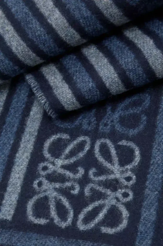 Scarf in wool and cashmere Dark Navy Blue Scarf in wool and cashmere Dark Navy Blue