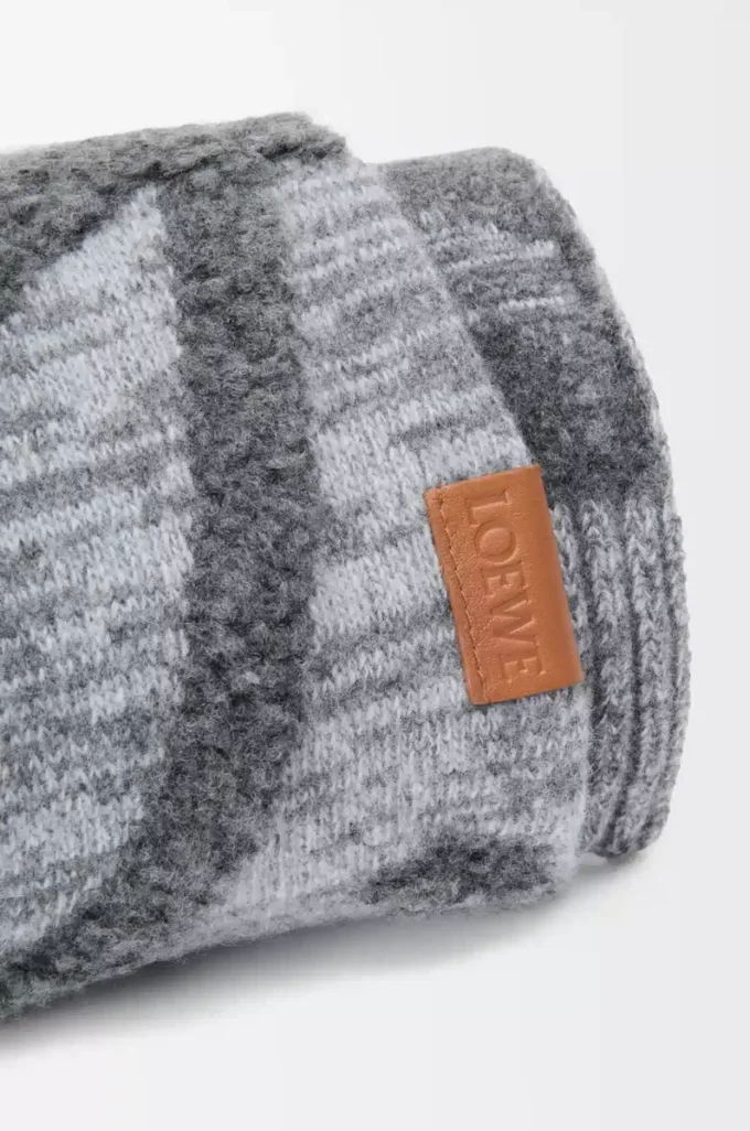 Scarf in wool and cashmere Grey Melange Scarf in wool and cashmere Grey Melange