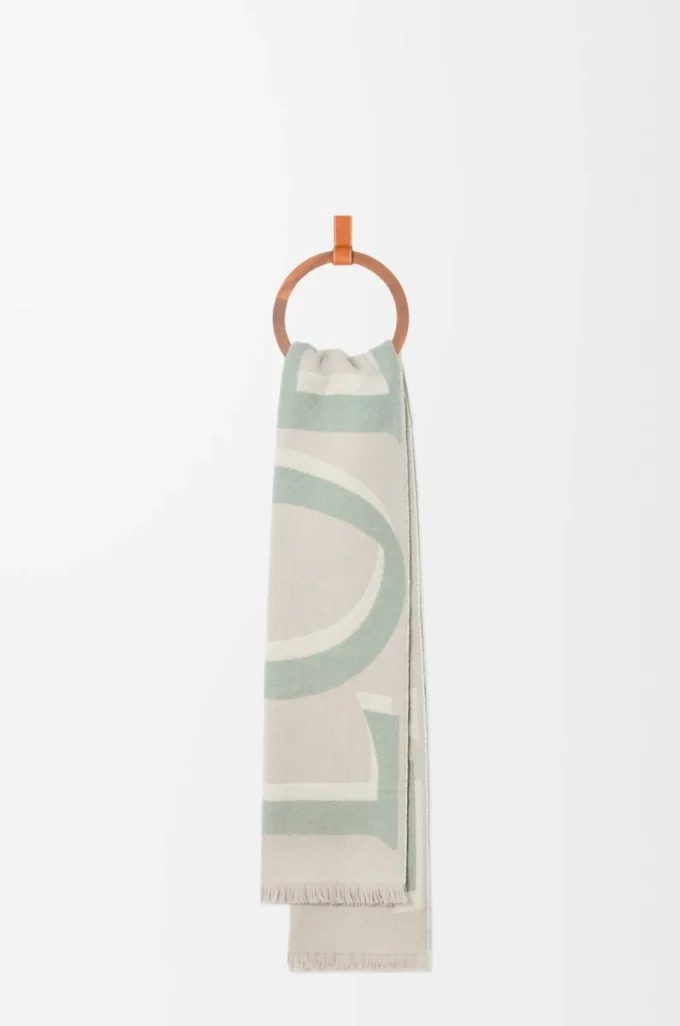 Scarf in wool and cashmere Light Beige/Light Green Scarf in wool and cashmere Light Beige/Light Green