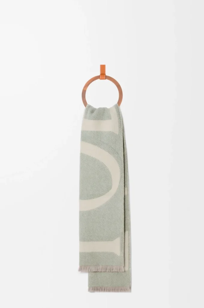 Scarf in wool and cashmere Light Beige/Light Green Scarf in wool and cashmere Light Beige/Light Green