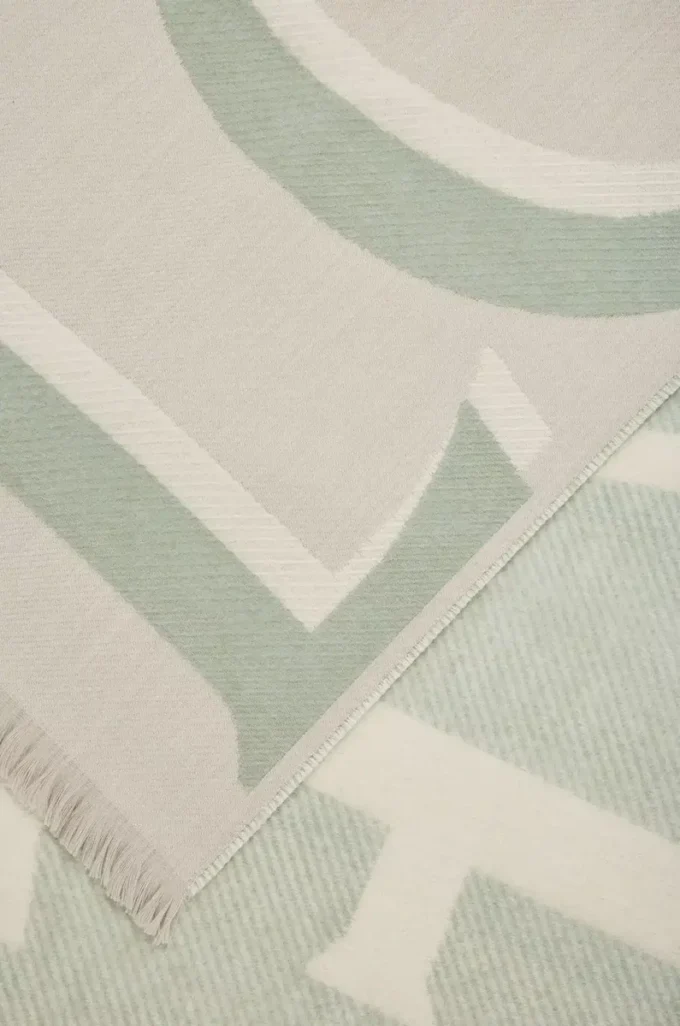 Scarf in wool and cashmere Light Beige/Light Green Scarf in wool and cashmere Light Beige/Light Green